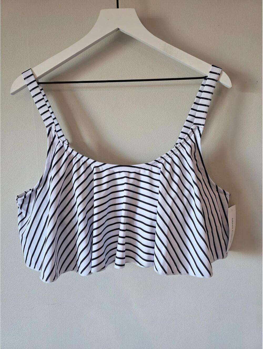 Meet.Curve Black and White Striped Crop Top
